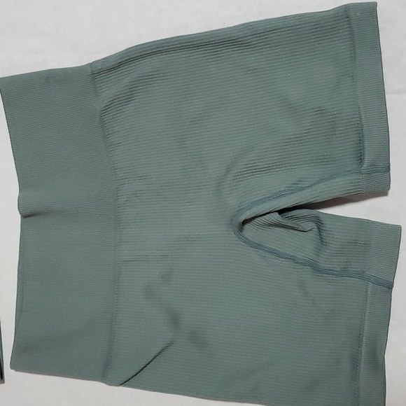 UF Sport Workout Set: Matching Gym Top, Short and legging - Picture 8 of 10